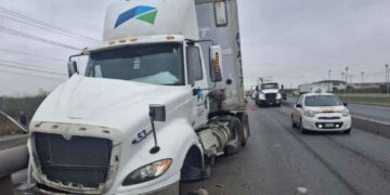 Tráiler impacta Nuevo Laredo