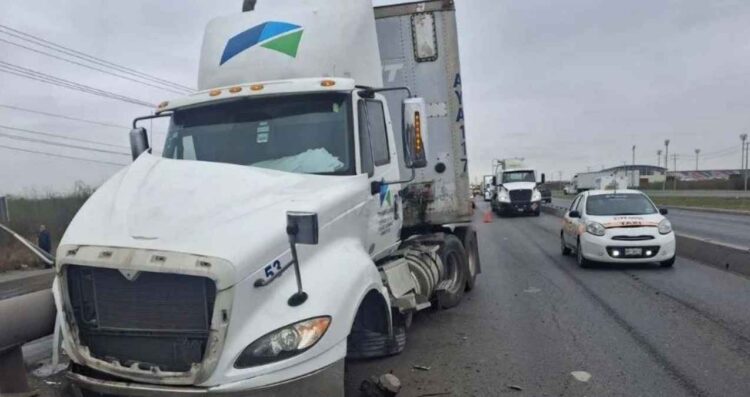 Tráiler impacta Nuevo Laredo