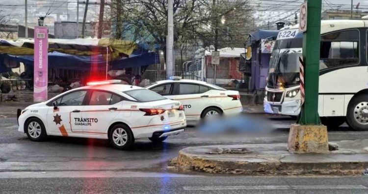 Transporte urbano arrolla y mata a un adulto mayor en Guadalupe, Nuevo León