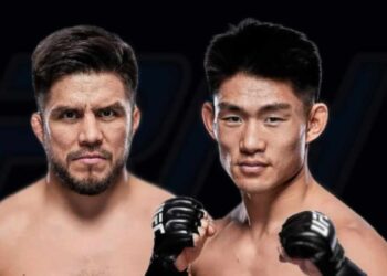 La promotora de MMA más grande del mundo pone rumbo a Seattle en la cartelera UFC Fight Night: Henry Cejudo vs. Song Yadong el sábado 22 de febrero de 2025 en el Climate Pledge Arena, marcando la cuarta visita de la compañía a la ciudad y la primera desde el 2013. La cartelera de Seattle incluirá doce combates, aunque ha sufrido algunos cambios importantes. Uno de los duelos más esperados era el regreso de Dominik Cruz, quien estaba programado para enfrentar a Rob Font. Sin embargo, el excampeón de peso gallo tuvo que retirarse debido a una lesión y anunció su retiro del deporte. Ahora, Font se enfrentará a Jean Matsumoto. En el evento coestelar, Brendan Allen y Anthony Hernández volverán a verse las caras en una revancha esperada. Su primer encuentro ocurrió hace siete años en Legacy Fighting Alliance (LFA), con victoria para Hernández. Ahora, ambos llegan en momentos clave de sus carreras: Hernández con seis victorias consecutivas y Allen buscando recuperarse tras una derrota ante Nassourdine Imavov. Cartelera principal de UFC Fight Night: Henry Cejudo vs. Song Yadong Henry Cejudo vs. Song Yadong (Peso gallo – 135 libras) Brendan Allen vs. Anthony Hernández (Peso mediano – 185 libras) Jean Silva vs. Melsik Baghdasaryan (Peso pluma) Rob Font vs. Jean Matsumoto (Peso gallo) Alonzo Menifield vs. Julius Walker (Peso semipesado) Cartelera preliminar André Fili vs. Melquizael Costa (Peso pluma) Ion Cutelaba vs. Ibo Aslan (Peso semipesado) Adam Fugitt vs. Billy Ray Goff (Peso wélter) Nursulton Ruziboev vs. Eric McConico (Peso medio) Ricky Simón vs. Javid Basharat (Peso gallo) Mansur Abdul-Malik vs. Nick Klein (Peso ligero) Modestas Bukauskas vs. Rafael Cerqueira (Peso semipesado) Henry Cejudo vs. Song Yadong – Un duelo entre experiencia y juventud El combate principal de la noche enfrentará a Henry Cejudo y Song Yadong en un duelo de peso gallo. Cejudo, excampeón de dos divisiones (peso mosca y gallo), busca su primera victoria desde su regreso del retiro. En sus dos peleas más recientes, cayó ante Aljamain Sterling y Merab Dvalishvili, por lo que este combate es clave para mantenerse relevante en la división. Por su parte, Song Yadong llega tras una derrota ante el excampeón Petr Yan, pero sigue siendo una de las promesas más emocionantes del peso gallo. Este enfrentamiento representa un choque entre un veterano con credenciales olímpicas y una joven estrella en ascenso que busca consolidarse en la élite. ¿Dónde y cuándo ver UFC Fight Night: Cejudo vs. Yadong? El evento está programado para el sábado 22 de febrero de 2025. La cartelera principal comenzará a las 9 p.m. ET / 6 p.m. PT en Estados Unidos. Para el público internacional, estos son los horarios: Reino Unido: 2 a.m. GMT (domingo) India: 7:30 a.m. IST (domingo) En Estados Unidos, el evento será transmitido en ESPN+ a través de pago por evento (PPV). En India, se podrá ver en Sony Sports Network y SonyLiv. Te puede interesar: UFC México 2025: ¿Cuánto cuestan los boletos para la pelea entre Brandon Moreno y Steve Erceg?