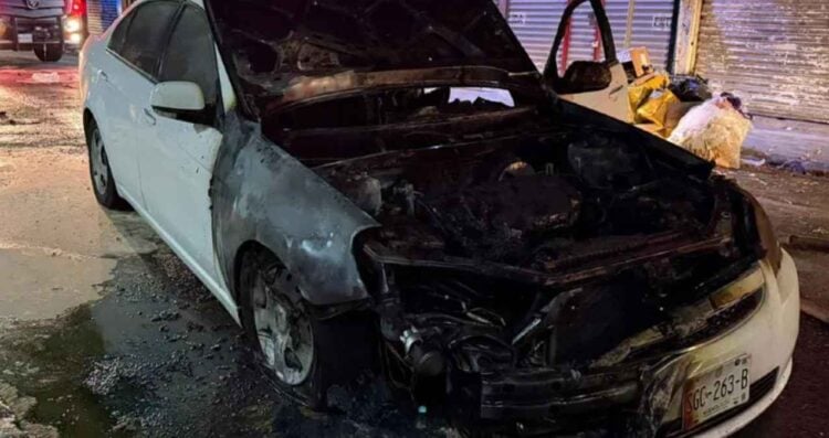 Vehículo incendia Monterrey
