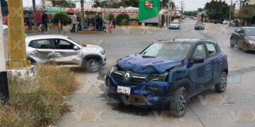 Ven semáforo verde y provocan choque en Avenida de Ciudad Victoria, Tamaulipas