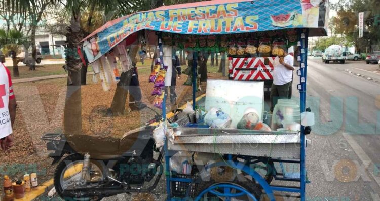 Vendedor pierde el control, choca con pipa y vuelca en Ciudad Victoria