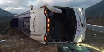 Volcadura de autobús en la Jaumave a Tula deja dos muertos y varios heridos graves
