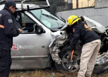 Vuelca conductor con su camioneta en la Carretera Nacional en Allende, NL