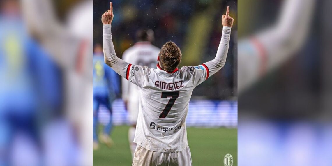 afición del Milan Santiago Giménez