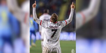 afición del Milan Santiago Giménez