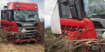 chofer vuelca Monterrey Victoria