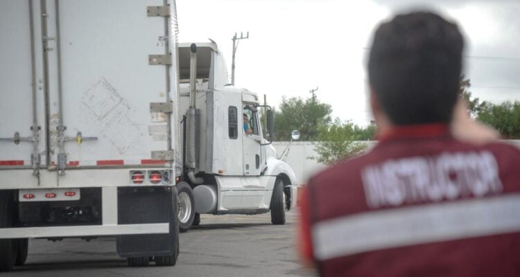 curso de operador de tractocamión UTNL