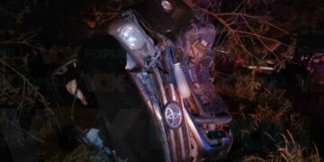 dejan camioneta volcada Altamira