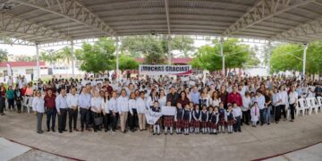 entrega de mobiliario escolar en Altamira