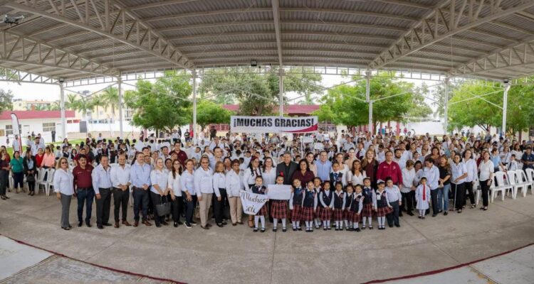 entrega de mobiliario escolar en Altamira