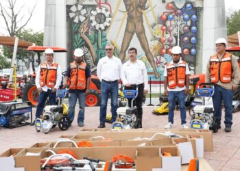 equipo de mantenimiento UAT