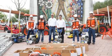 equipo de mantenimiento UAT