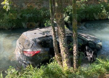 Camioneta con estudiantes de secundaria cae a un canal en El Mante, Tamaulipas
