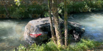 Camioneta con estudiantes de secundaria cae a un canal en El Mante, Tamaulipas