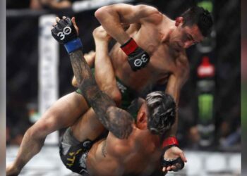 Brandon Moreno y el australiano Steve Erceg UFC México