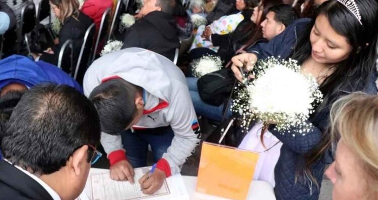 ¡Que vivan los novios!: Se casan más de 2 mil parejas en Nuevo León durante una boda colectiva en el Día del Amor y la Amistad