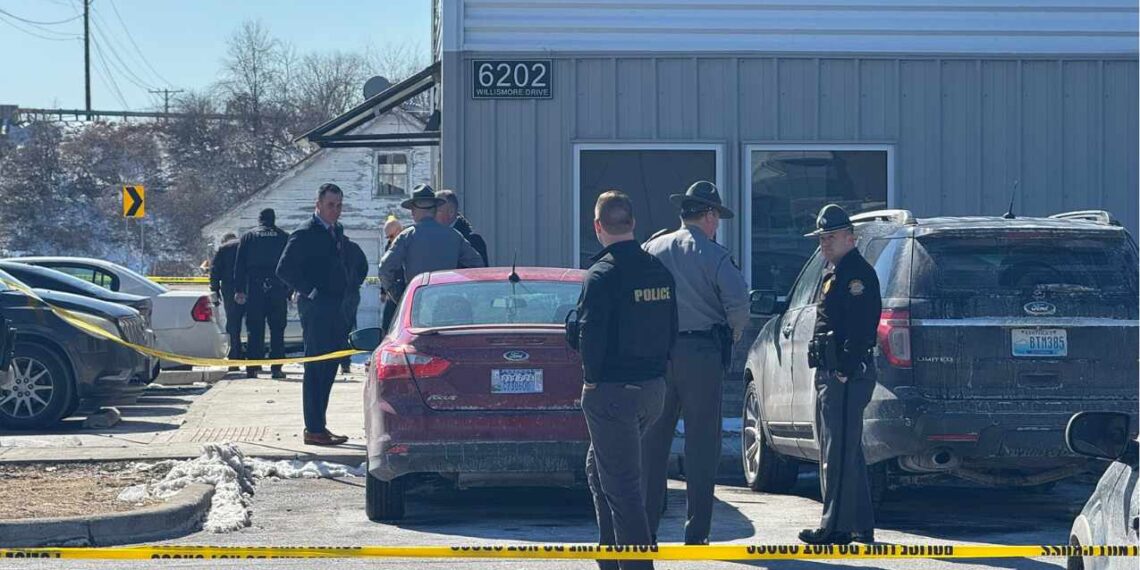 ¡Tiroteo en oficina de licencias en Louisville deja tres muertos! 