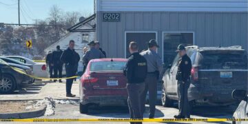 ¡Tiroteo en oficina de licencias en Louisville deja tres muertos! 