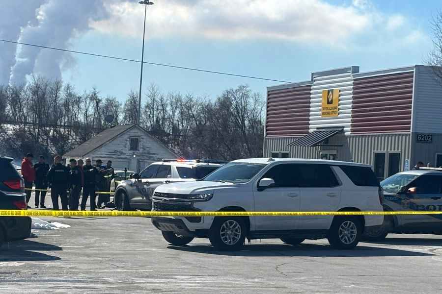 Las autoridades siguen revisando los videos de vigilancia para obtener más detalles