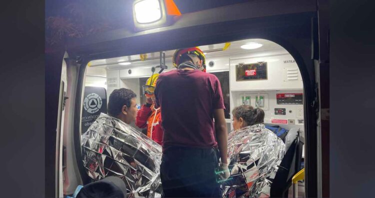Rescatan a pareja que se perdió en el Cerro de Topo Chico