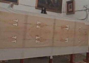 Exhiben réplica de Sábana Santa en Puebla