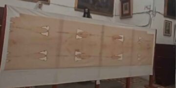 Exhiben réplica de Sábana Santa en Puebla