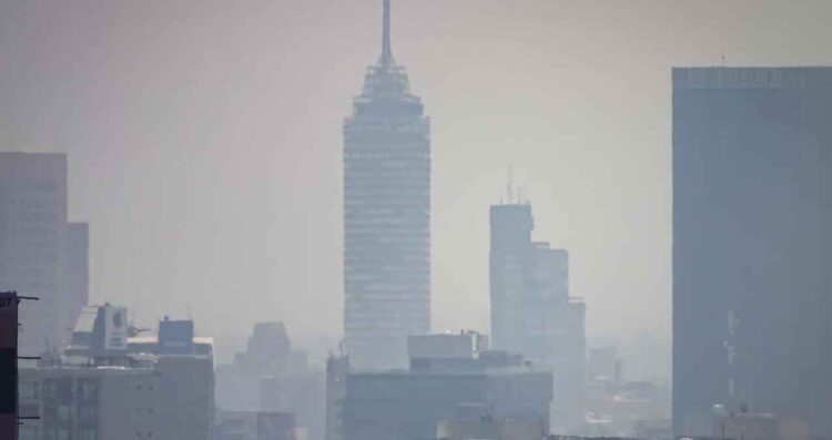 ¿Qué autos no circulan por la Fase I de contingencia ambiental en la CDMX y Edomex?