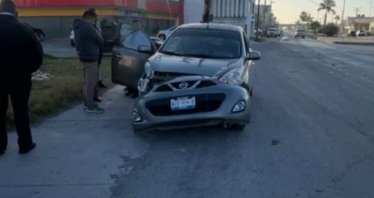 Accidente vial en Matamoros conductora se impacta contra otro vehículo