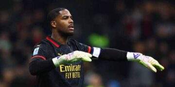 Así sancionaron al portero del Milan, Mike Maignan tras reclamos al árbitro