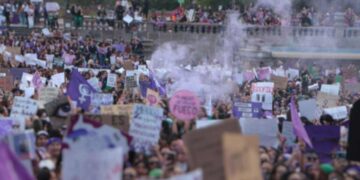 Así se blindan negocios y estaciones del Metro antes de la marcha del 8M en Monterrey