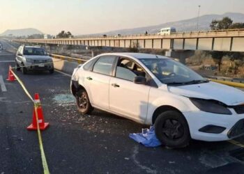 Automovilista muere atropellado por su propio vehículo en la México-Puebla