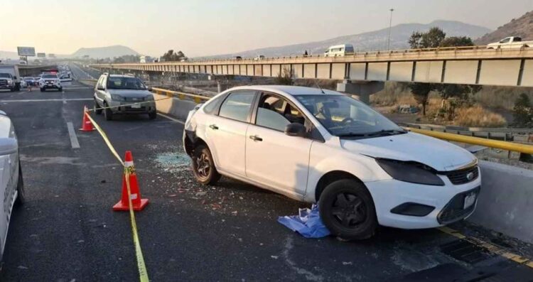 Automovilista muere atropellado por su propio vehículo en la México-Puebla