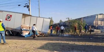 Camión incendia choque Jalisco