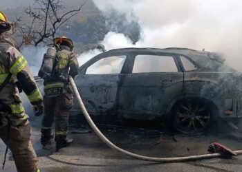 Camioneta incendia San Pedro