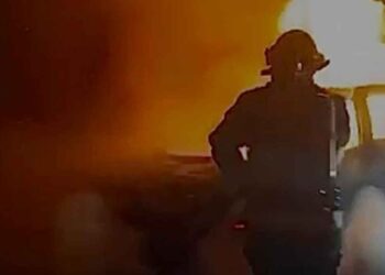 Camioneta se incendia en Paseo del Acueducto en el sur de Monterrey, Nuevo León