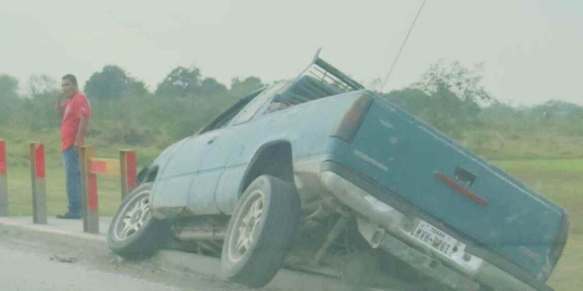 Camioneta termina sobre la banqueta Matamoros, Tamaulipas