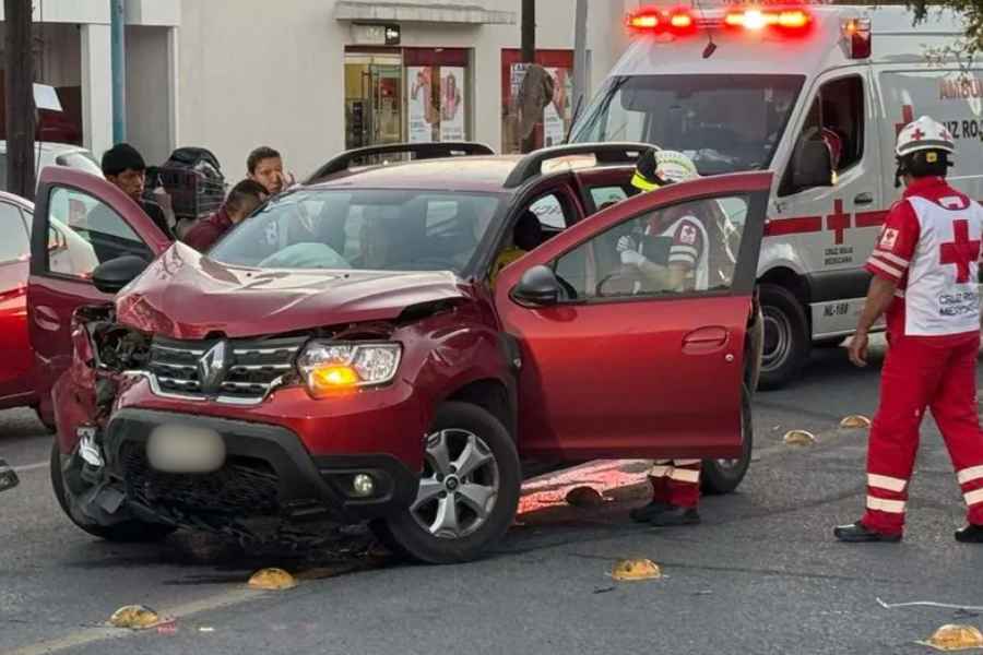 Choque en la avenida Madero deja tres heridos en Monterrey