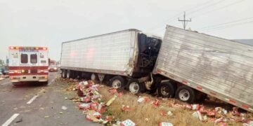 Choque entre trailers en carretera Victoria- Matamoros deja un lesionado y cuantiosos daños