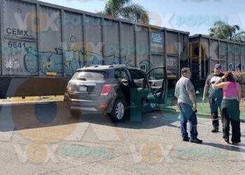 Choque entre tren y camioneta causa caos vehicular en Ciudad Madero
