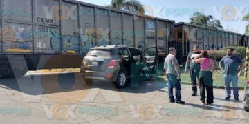 Choque entre tren y camioneta causa caos vehicular en Ciudad Madero