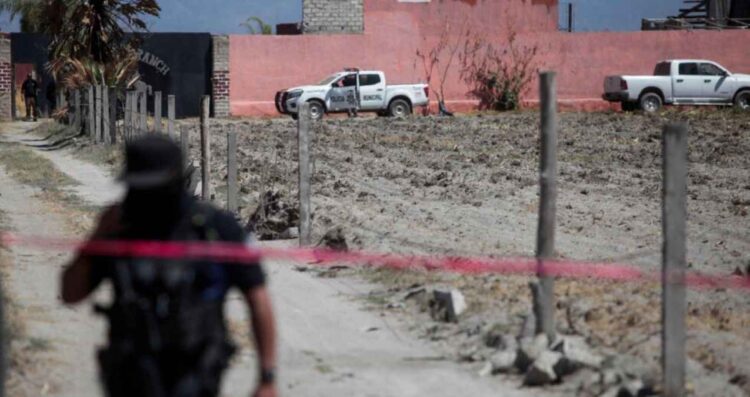 Colectivo afirma hallazgo de tres crematorios en Teuchitlán; Fiscalía de Jalisco niega que existan indicios