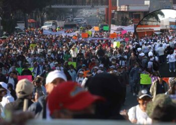 Comerciantes realizan ‘megamarcha’ en la Ciudad de México