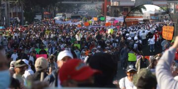 Comerciantes realizan ‘megamarcha’ en la Ciudad de México