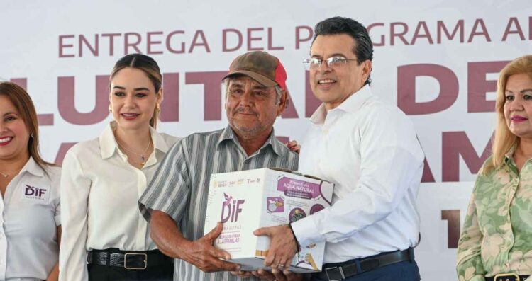 Con la voluntad de ayudar, Lalo y Lucy entregan apoyos alimentarios