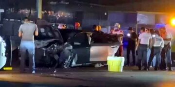 Conductor derrapa y choca contra otro vehículo en Santa Catarina; hay 2 heridos