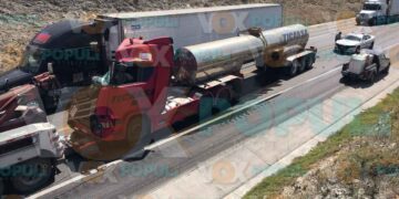 Conductor resulta lesionado tras impactar su tráiler contra otro en la carretera Victoria-Zaragoza