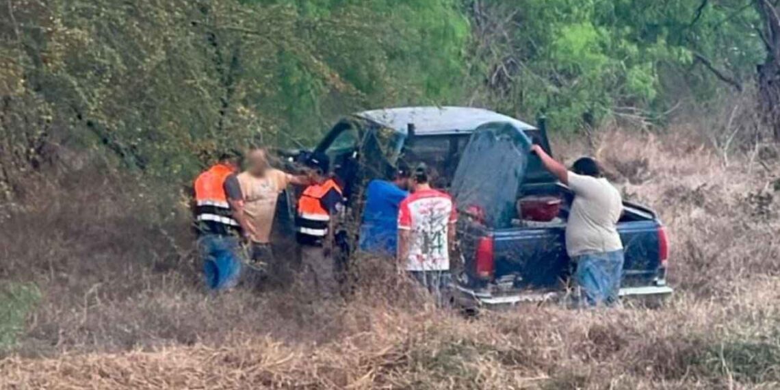 Conductor resulta lesionado tras volcadura en el acceso sur de San Fernando, Tamaulipas