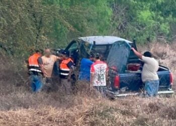 Conductor resulta lesionado tras volcadura en el acceso sur de San Fernando, Tamaulipas